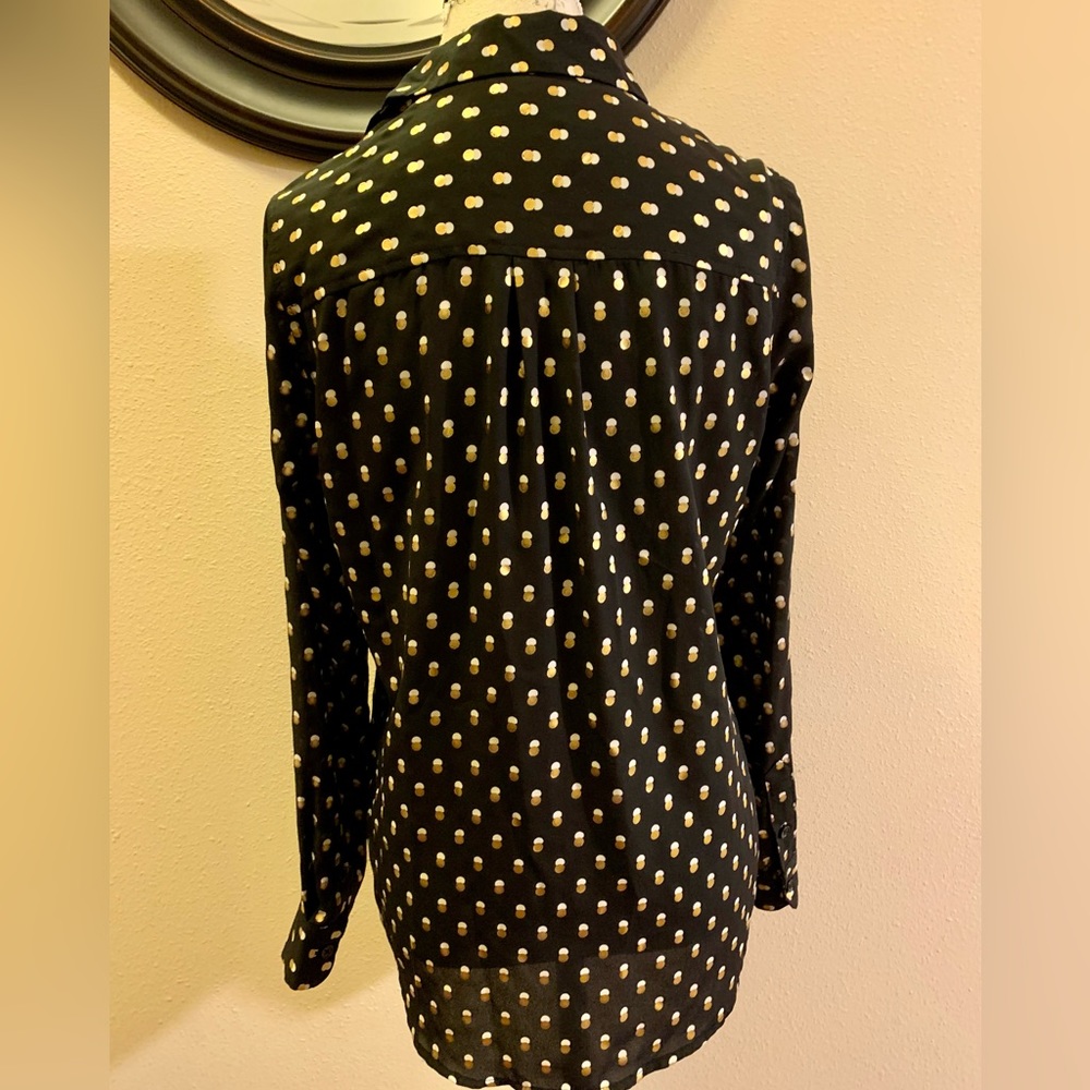 NWOT GORGEOUS WHO WHAT WEAR BLOUSE.NEVER WORN. METALLIC DOTS W/MATTE SILVER DOTS - Picture 2 of 11